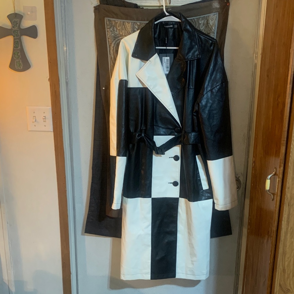 PrettyLittleThing Black & White Colorblock Faux Leather Trench Coat